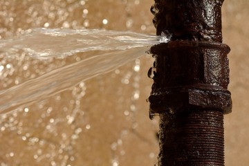 water leak emergency, clean up water, water damage